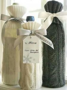 riutilizzare un vecchio maglione bottiglie vino