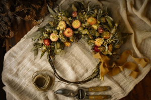 Ghirlanda di bacche e fiori secchi 2
