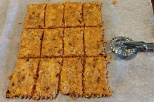 Crackers di lenticchie rosse e mandorle