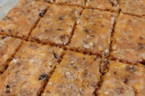 Crackers di lenticchie rosse e mandorle